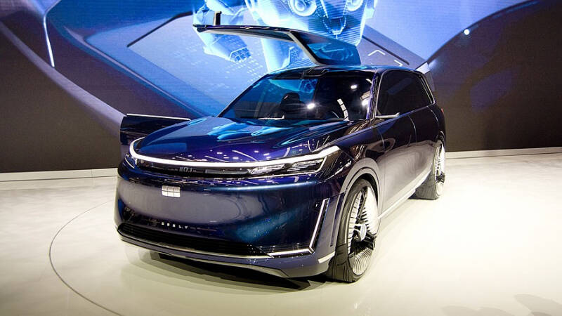Geely показала в Пекине предвестника нового флагманского кроссовера: живые фото