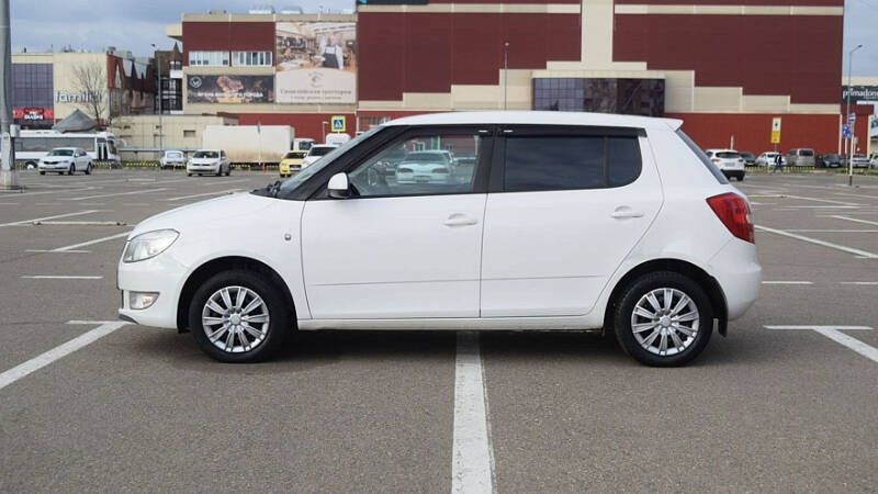 Немного машины за немного денег: гид по покупке Skoda Fabia