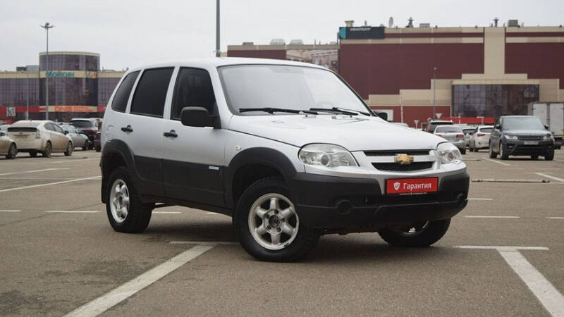 В деревню, в глушь, в Саратов: гид по покупке Chevrolet Niva