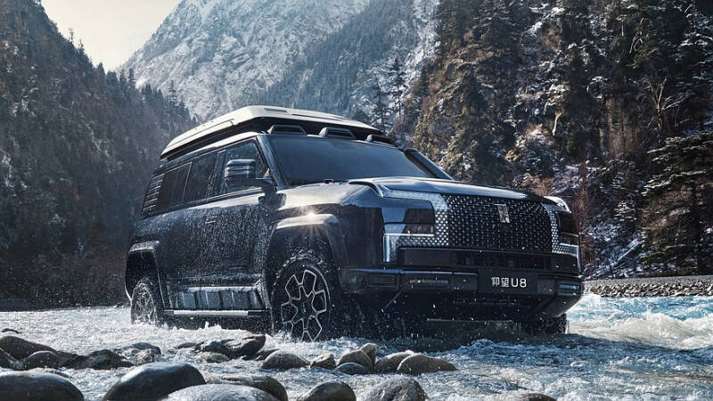 Yangwang в Пекине: хардкорная версия внедорожника U8 и 1306-сильный седан U7