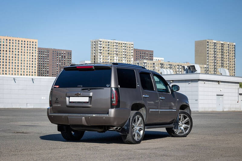 Chevrolet Tahoe III (GMT920) с пробегом: сложнейшие передние крылья и нежный номер рамы