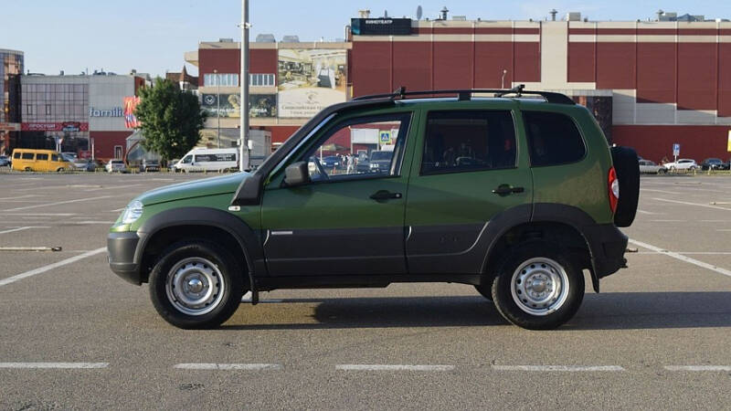 В деревню, в глушь, в Саратов: гид по покупке Chevrolet Niva