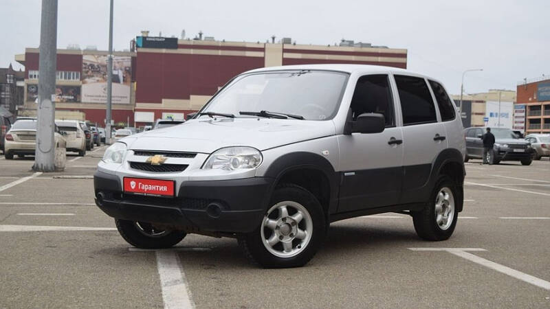 В деревню, в глушь, в Саратов: гид по покупке Chevrolet Niva