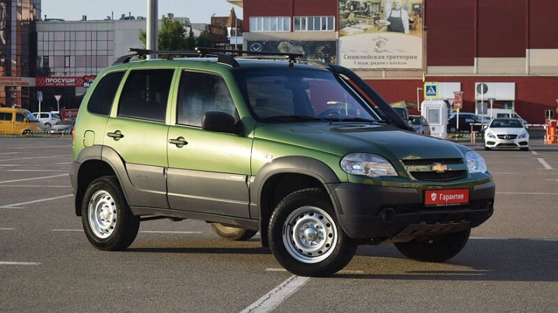 В деревню, в глушь, в Саратов: гид по покупке Chevrolet Niva