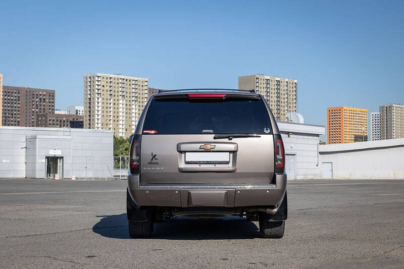 Chevrolet Tahoe III (GMT920) с пробегом: сложнейшие передние крылья и нежный номер рамы