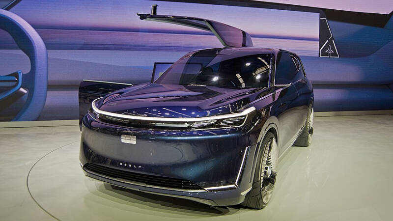 Geely показала в Пекине предвестника нового флагманского кроссовера: живые фото