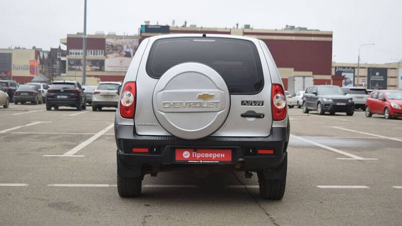 В деревню, в глушь, в Саратов: гид по покупке Chevrolet Niva