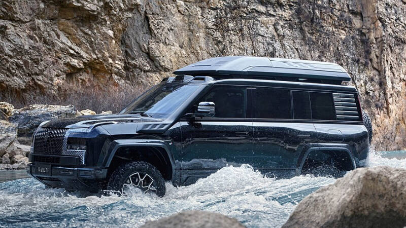 Yangwang в Пекине: хардкорная версия внедорожника U8 и 1306-сильный седан U7