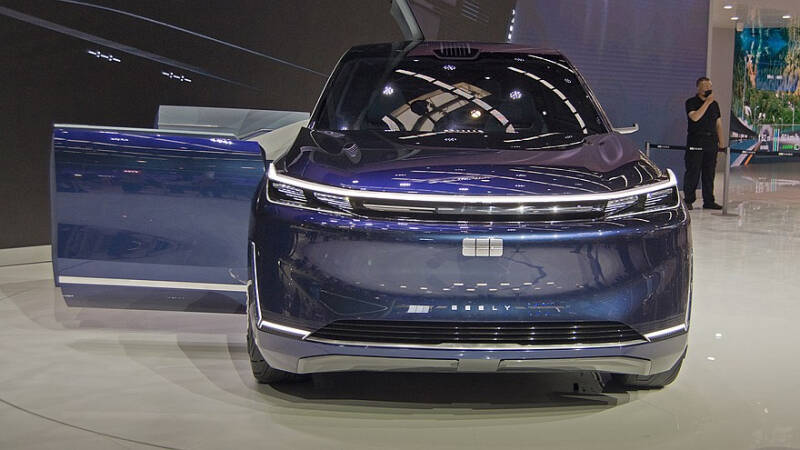 Geely показала в Пекине предвестника нового флагманского кроссовера: живые фото