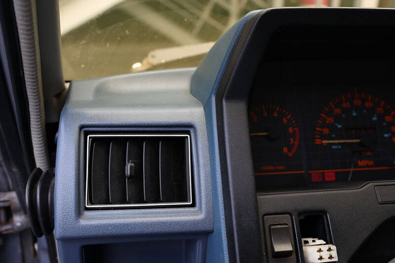 Кузов без центральной стойки и сдвижные двери: опыт владения Nissan Stanza Wagon 1986 года