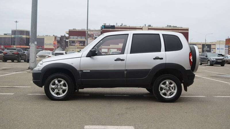 В деревню, в глушь, в Саратов: гид по покупке Chevrolet Niva