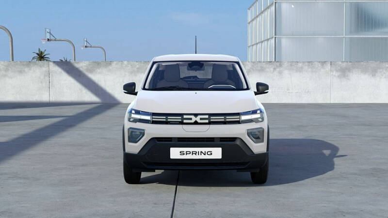 Дешевле только даром: обновлённый Dacia Spring выходит на рынок, объявлены цены