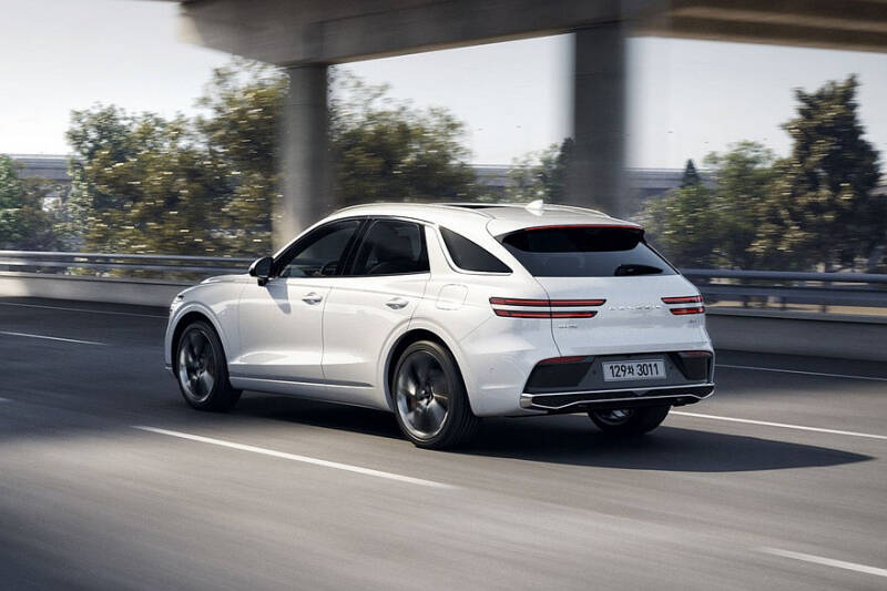 Обновлённый Genesis GV70 поступил в продажу: теперь без дизеля