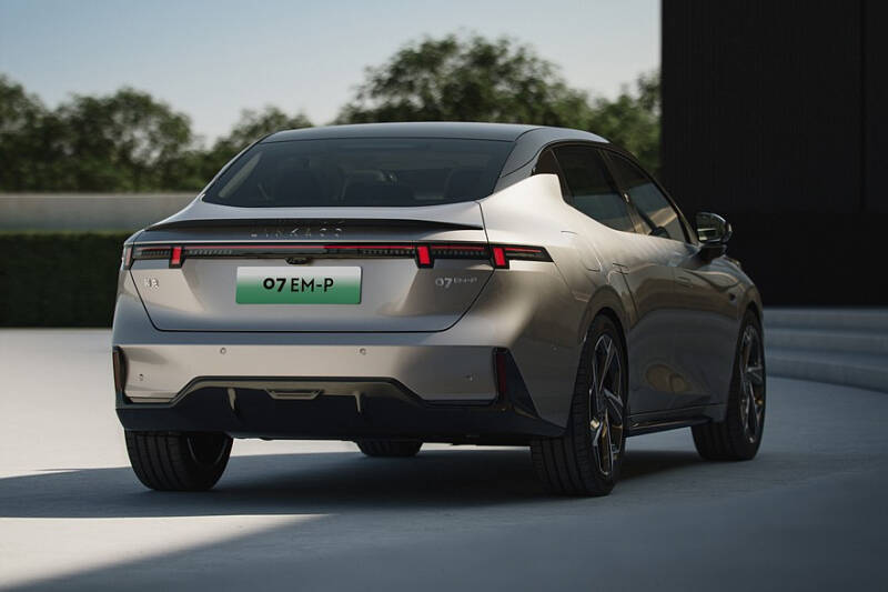 Мощный седан Lynk & Co 07 от Geely и Volvo: продажи начались