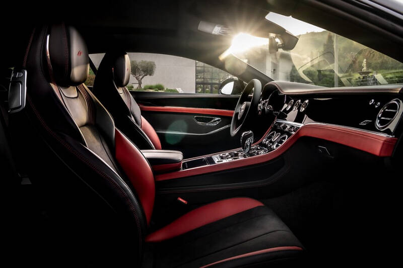 Bentley Continental GT нового поколения показался на первых официальных фото