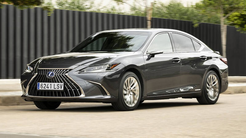 Обновлённый Lexus ES: первые изображения
