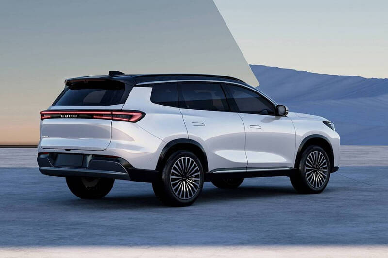 Обновлённые Chery Tiggo 7 Pro и Tiggo 8 Pro превратились в «европейцев» Ebro S700 и S800