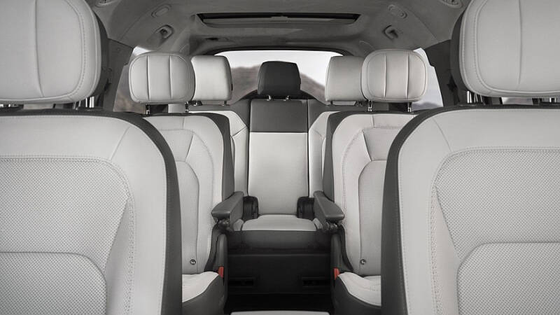 Обновлённый Land Rover Defender: более мощный дизель и спецверсия Sedona Edition