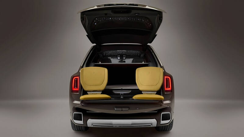 Обновлённый Rolls-Royce Cullinan: дизайн в стиле сухопутной яхты и прежняя техника