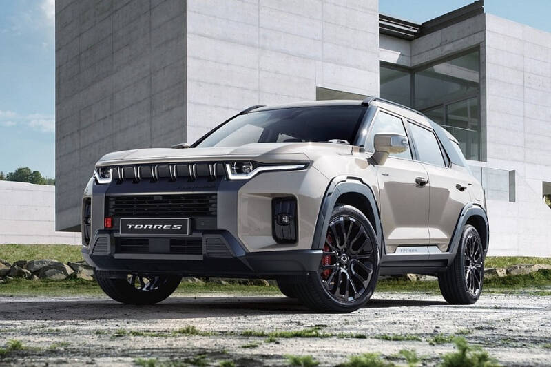 Бывший SsangYong доработал кроссовер Torres: новый салон и «внедорожная» версия