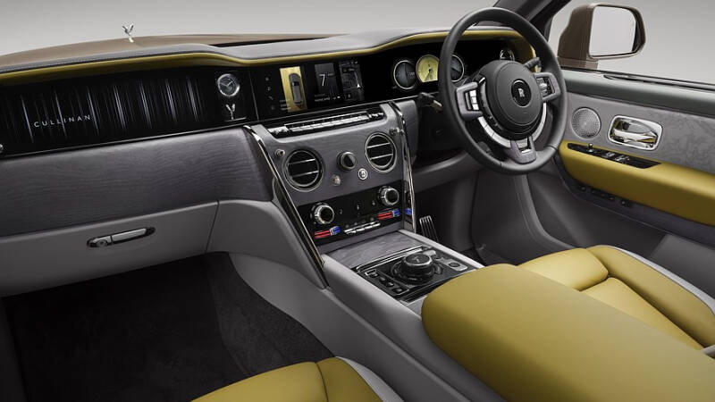 Обновлённый Rolls-Royce Cullinan: дизайн в стиле сухопутной яхты и прежняя техника
