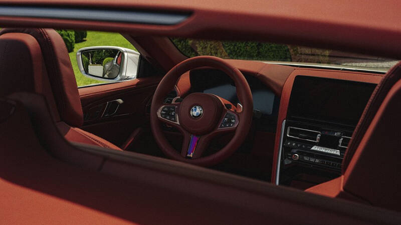 BMW представила концепт Skytop с битурбомотором V8 и чертами BMW Z8