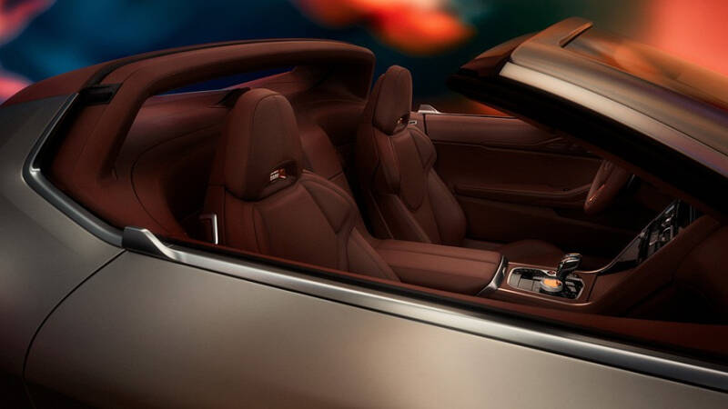 BMW представила концепт Skytop с битурбомотором V8 и чертами BMW Z8