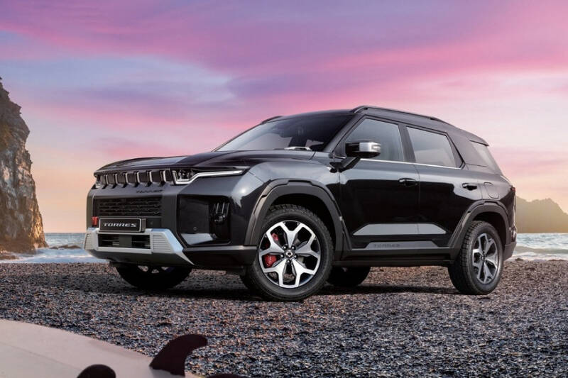 Бывший SsangYong доработал кроссовер Torres: новый салон и «внедорожная» версия