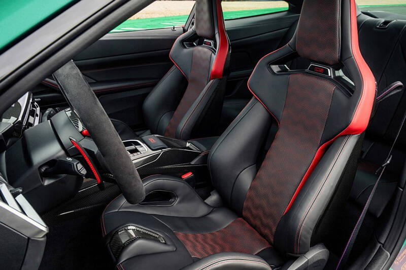 Новый BMW M4 CS: тяжелее и комфортнее, чем M4 CSL, и вдобавок с полным приводом