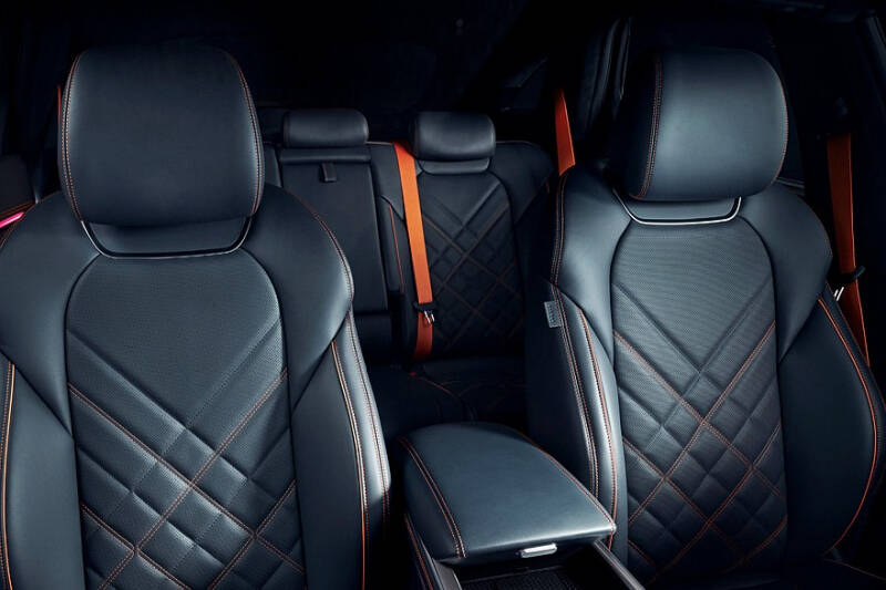 Обновлённый Genesis GV70 поступил в продажу: теперь без дизеля