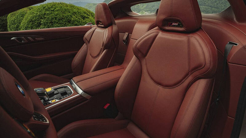 BMW представила концепт Skytop с битурбомотором V8 и чертами BMW Z8