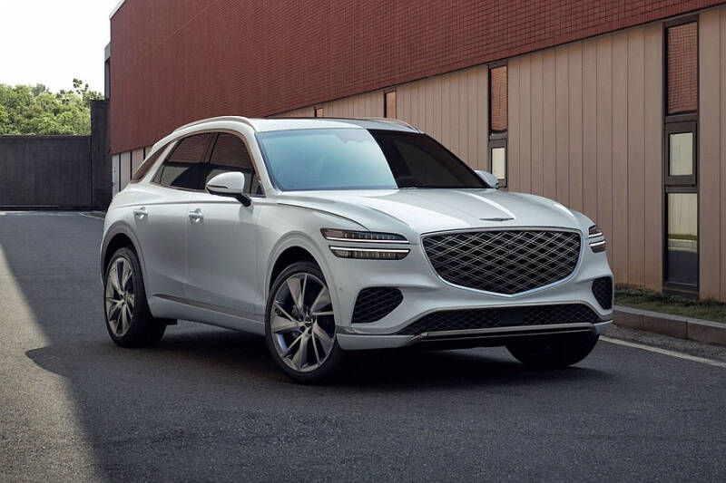 Обновлённый Genesis GV70 поступил в продажу: теперь без дизеля