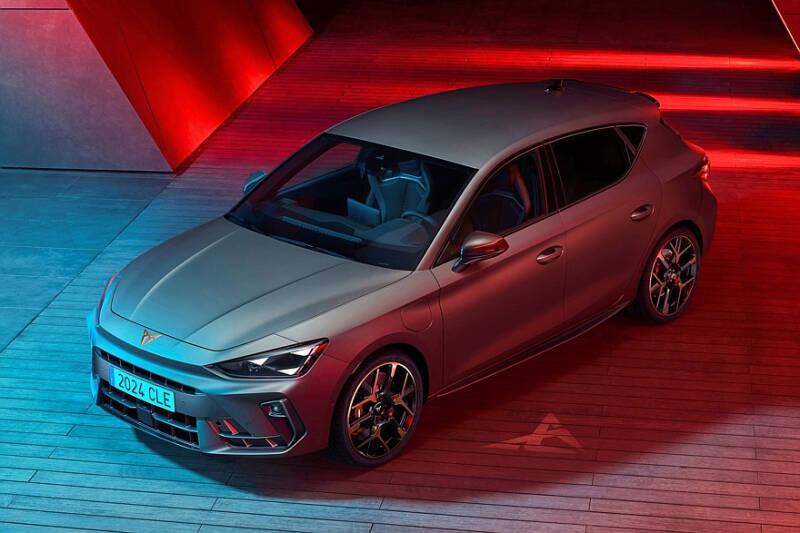 Обновлённые Cupra Formentor и Cupra Leon: акулий нос и более мощные топ-версии