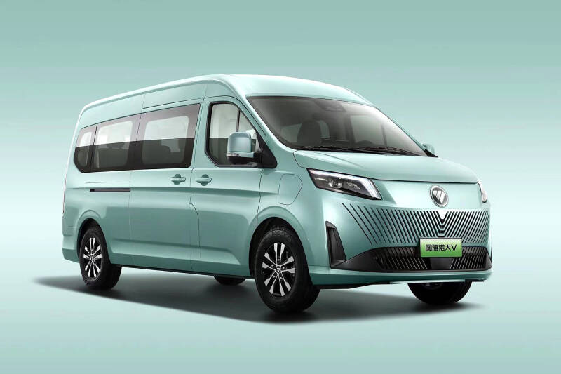 Новый Foton Toano дебютировал как традиционный дизельный фургон и электромобиль