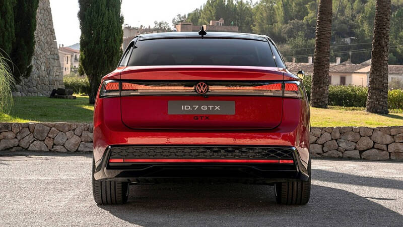 Спортивный полноприводный Volkswagen ID.7 GTX теперь доступен и в кузове лифтбек