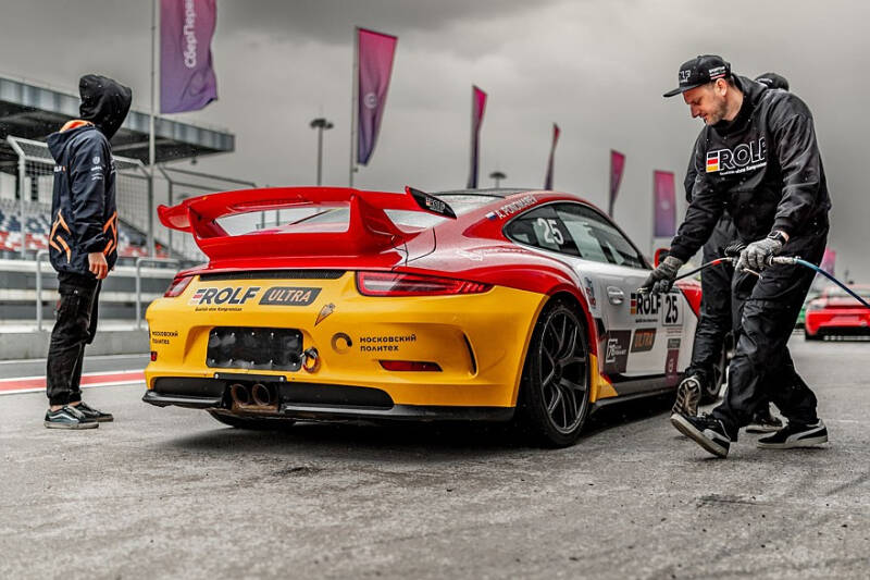 Rolf и Sportcar Racing Team снова первые!