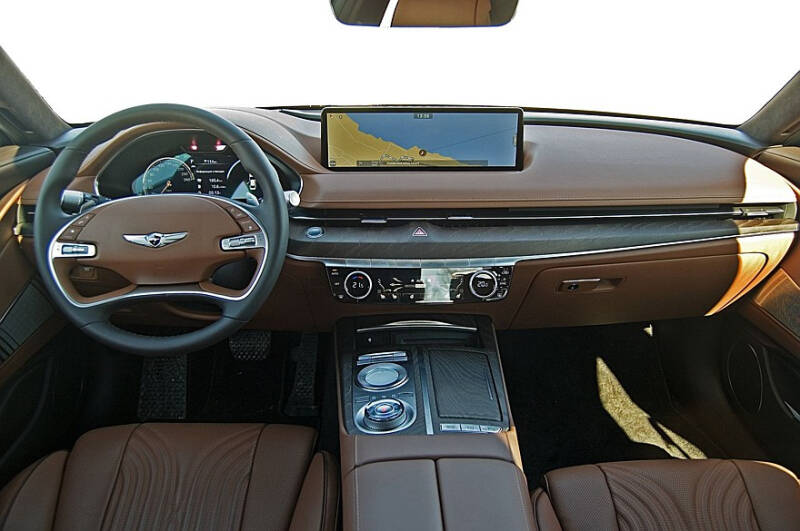 Audi A6 и компания: выбираем седан Е-класса от 3 до 13 миллионов рублей