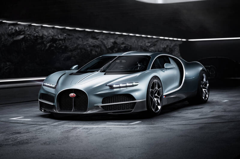 Bugatti Tourbillon: 8,3-литровый атмосферный V16, три электромотора и 1800 л.с.