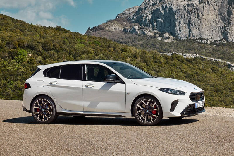 Рестайлинговый BMW 1 Series объявлен новым поколением: без механики и буквы i