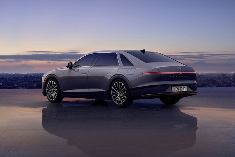 Audi A6 и компания: выбираем седан Е-класса от 3 до 13 миллионов рублей