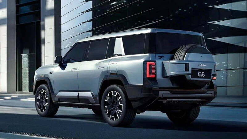 Флагманский внедорожник FangChengBao Leopard 8 от BYD: салон и подробности