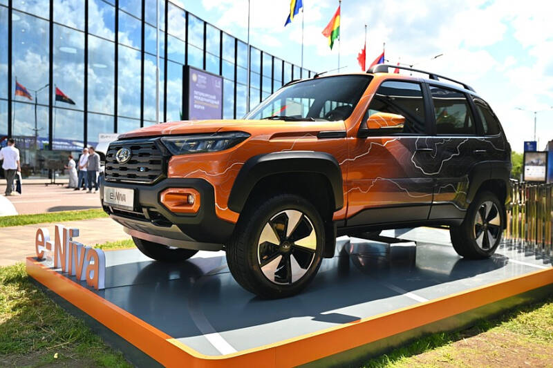 Электрическая Lada e-Niva Travel дебютировала на полях ПМЭФ в статусе концепта