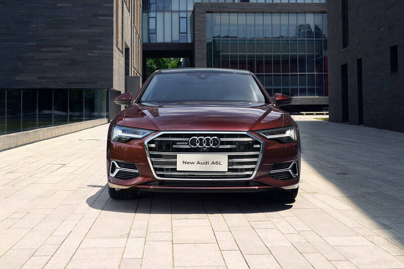 Audi A6 и компания: выбираем седан Е-класса от 3 до 13 миллионов рублей