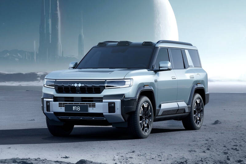 Флагманский внедорожник FangChengBao Leopard 8 от BYD: салон и подробности