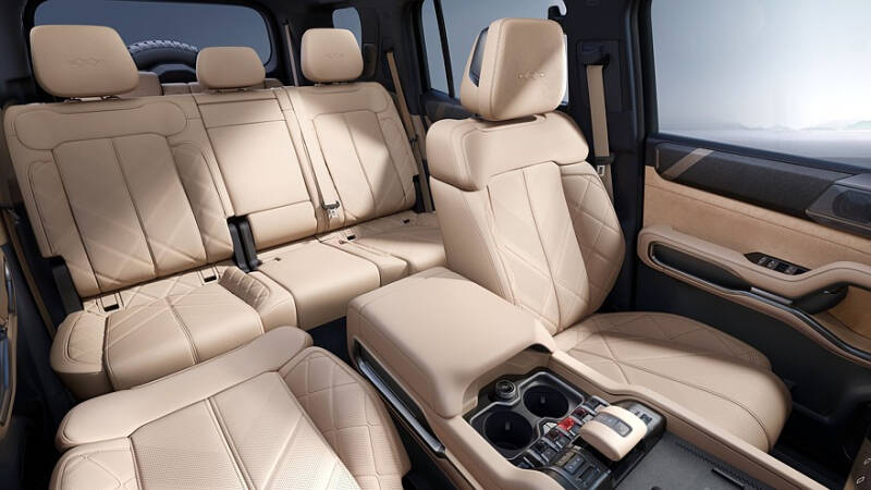 Флагманский внедорожник FangChengBao Leopard 8 от BYD: салон и подробности