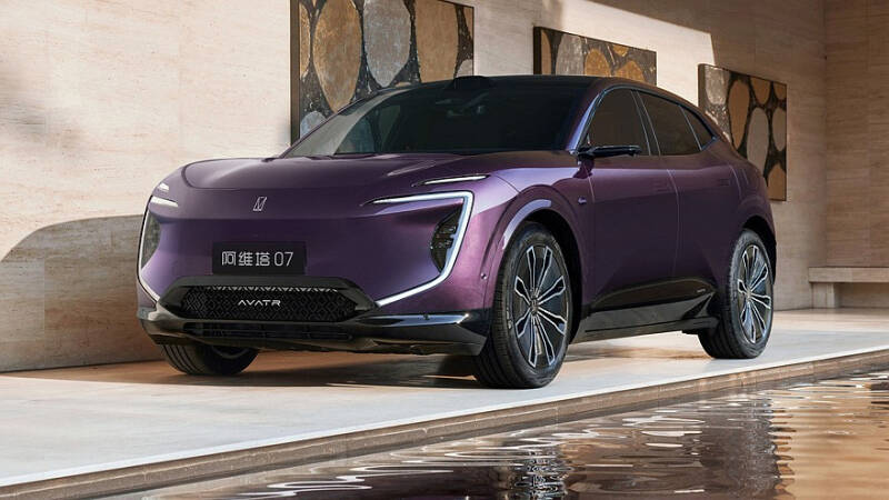 Кроссовер Avatr 07 от Changan готовится к презентации: рассекречен салон