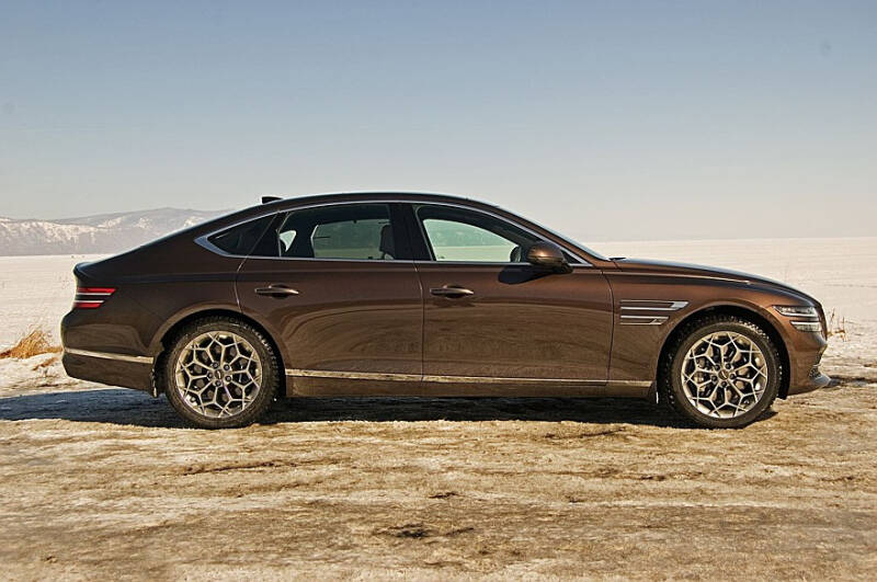 Audi A6 и компания: выбираем седан Е-класса от 3 до 13 миллионов рублей