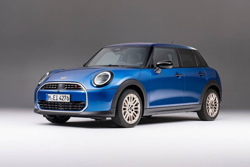 Новый Mini Cooper на старой платформе: теперь и пятидверная версия