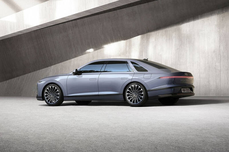 Audi A6 и компания: выбираем седан Е-класса от 3 до 13 миллионов рублей