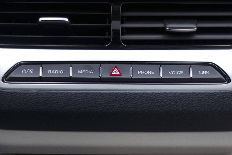 Audi A6 и компания: выбираем седан Е-класса от 3 до 13 миллионов рублей